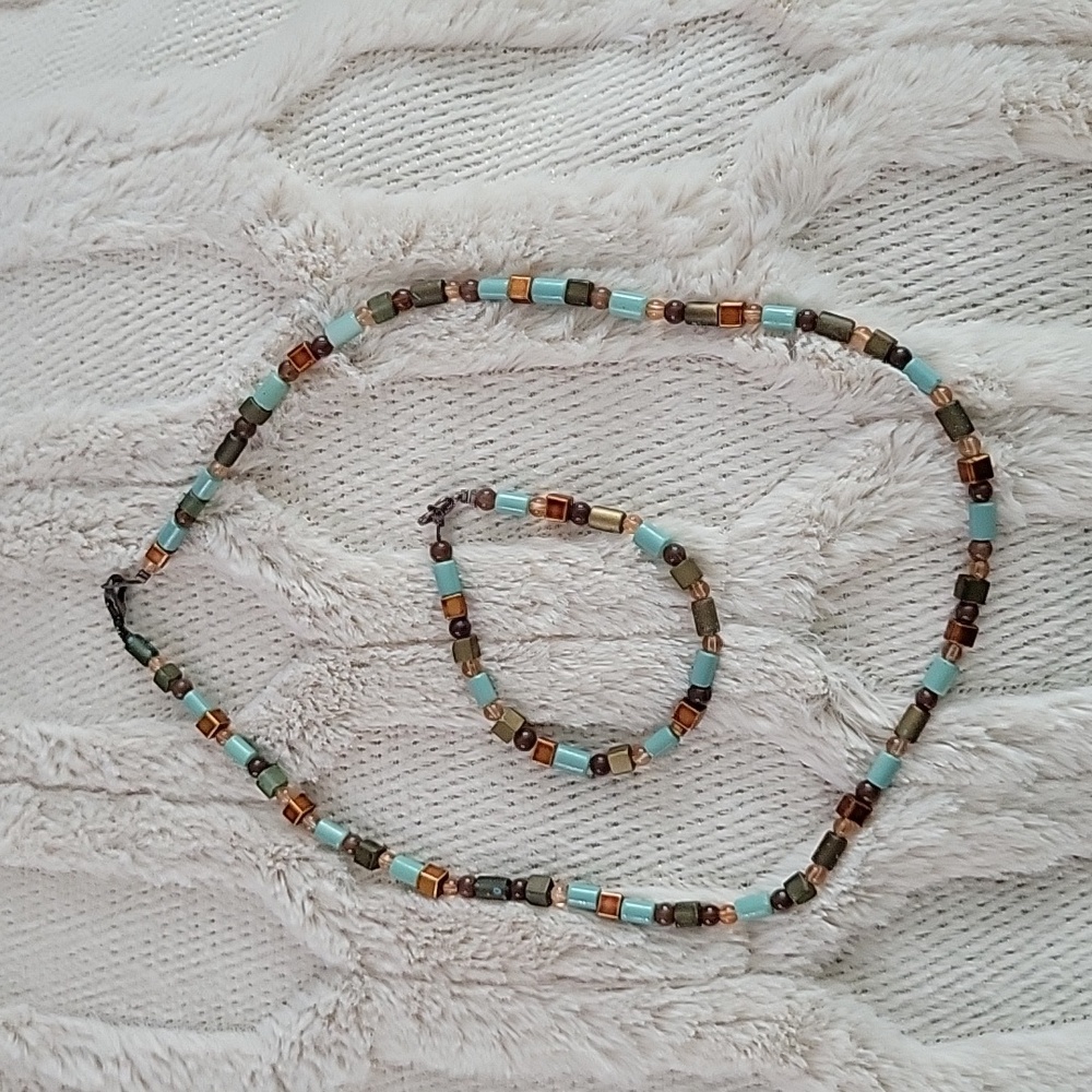 Bead necklace and bracelet set